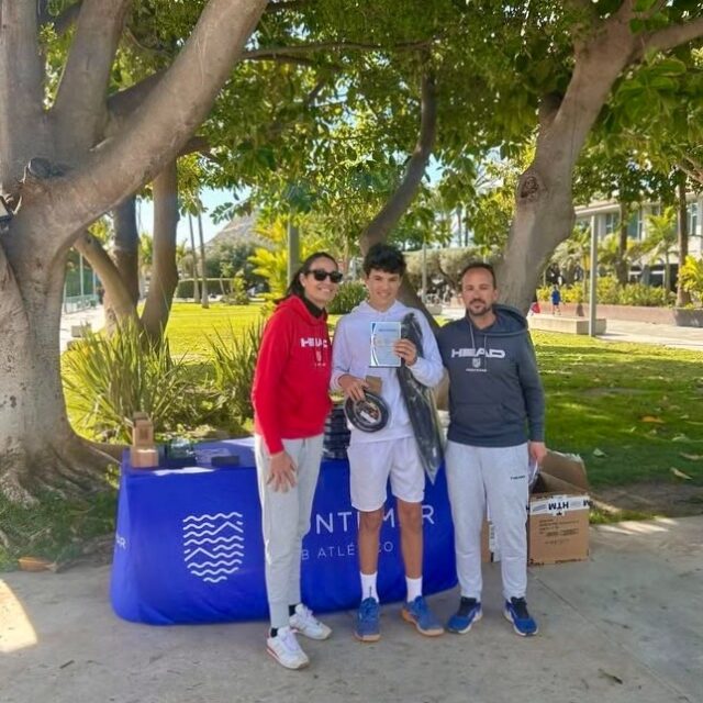 🎾 Miguel Lozano, campeón sub-16 en Montemar 🇪🇸
Este domingo, Miguel Lozano se proclamó campeón sub-16 del Torneo Nacional Iván Navarro, disputado en Montemar, tras imponerse en la final al brasileño Rafael Santos por 7-5 y 6-2. Un triunfo trabajado y muy merecido. ¡Enhorabuena! 💪🎾

----
🎾 Miguel Lozano, campió sub-16 a Montemar 🇪🇸
Este diumenge, Miguel Lozano s’ha proclamat campió sub-16 del Torneig Nacional Iván Navarro, celebrat a Montemar, després de véncer en la final al brasiler Rafael Santos per 7-5 i 6-2. Una victòria molt lluitada i merescuda. Enhorabona! 💪🎾