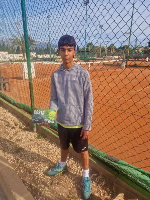 Diego Rodríguez es proclama campió del torneig de CH2 La Marina.
Gran Diego! 🎾🎾🎾

——
Diego Rodríguez se proclama campeón del torneo de CH2 La Marina de Benidorm.
¡Grande, Diego! 🎾🎾🎾

#DiegoRodríguez #Tennis #Tenis #Campió
@clubdeteniscalpe