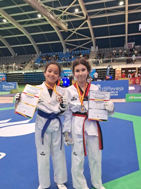 Orgull immens per a Rinad El Founti, Campiona d’Espanya en el Campionat d’Espanya Precadet 2026, celebrat el 8 de febrer a Torrevella, al Palau dels Esports. 🥇

El seu èxit reflecteix el compromís, l’esforç i l’excel·lència que es treballen cada dia a l’Escola Taekwondo Founti i en tota la nostra comunitat esportiva.

———
Orgullo inmenso por Rinad El Founti, Campeona de España en el Campeonato de España Precadete 2026, celebrado el 8 de febrero en Torrevieja, en el Palacio de Deportes. 🥇

Su éxito refleja el compromiso, el esfuerzo y la excelencia que se trabajan cada día en la Escuela Taekwondo Founti y en toda nuestra comunidad deportiva.