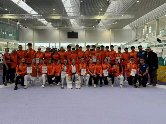 🥋 La calpina Nora Ruiz Alcázar ha format part del quadre tècnic de la Selecció de la Comunitat Valenciana en el Campionat d’Espanya Júnior i Cadet celebrat a Sant Vicent del Raspeig. 

La selecció valenciana va aconseguir l’or en categoria júnior i el tercer lloc en cadet, en un gran resultat per al taekwondo valencià. 

—
🥋 La calpina Nora Ruiz Alcázar formó parte del equipo técnico de la Selección de la Comunitat Valenciana en el Campeonato de España Júnior y Cadete celebrado en San Vicente del Raspeig. 

La selección valenciana logró el oro en categoría júnior y el tercer puesto en cadete, en un gran resultado para el taekwondo valenciano. 

#Calp #Taekwondo #DeporteCalp #ComunitatValenciana #EsportBase