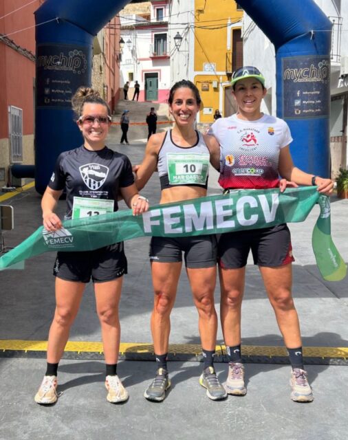 ⛰️ Gran jornada per a l’esport calpí este passat diumenge a Bolulla, al Campionat Autonòmic de CXM FEMECV 2026.

🥈 Laura de Lamo es va proclamar subcampiona autonòmica en categoria júnior de la prova federada, mentre que Hanan Et Tabaa va aconseguir un meritori 🥉 tercer lloc en categoria absoluta femenina.

👏 En la prova Open de 14K i 870+, Kiko Boronad i Adrián Ribes van firmar una actuació espectacular, aconseguint pujar al podi després d’eixir-se de la ruta quan anaven primers i recuperar posicions.

Orgull de l’esport calpí! 💪⛰️

—
⛰️ Gran jornada para el deporte calpino este pasado domingo en Bolulla, en el Campeonato Autonómico de CXM FEMECV 2026.

🥈 Laura de Lamo se proclamó subcampeona autonómica en categoría junior de la prueba federada, mientras que Hanan Et Tabaa consiguió un meritorio 🥉 tercer puesto en categoría absoluta femenina.

👏 En la prueba Open de 14K y 870+, Kiko Boronad y Adrián Ribes firmaron una actuación espectacular, logrando subir al podio después de salirse de la ruta cuando marchaban primeros y recuperar posiciones.

¡Orgullo del deporte calpino! 💪