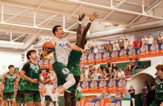 HOY A POR EL TÍTULO 💚🏀

El CB Ifach Calpe ya ha conseguido el ascenso a Tercera FEB y esta mañana de domingo tiene la oportunidad de culminar una temporada histórica proclamándose campeón de liga.

📍 Pavelló Domingo Crespo
🕛 12:00 h
🆚 Dénia Bàsquet

Desde la Concejalía de Deportes animamos a toda la afición a llenar las gradas y acompañar al equipo en este partido decisivo.

💚 ¡Todos con la Marea Verde!

⸻
HUI A PEL TÍTOL 💚🏀

El CB Ifach Calpe ja ha aconseguit l’ascens a Tercera FEB i este matí de diumenge té l’oportunitat de culminar una temporada històrica proclamant-se campió de lliga.

📍 Pavelló Domingo Crespo
🕛 12.00 h
🆚 Dénia Bàsquet

Des de la Regidoria d’Esports animem tota l’afició a omplir les grades i acompanyar l’equip en este partit decisiu.

💚 Tots amb la Marea Verda!

@cbifachcalpe @deniabasquetclub @fbcv_es