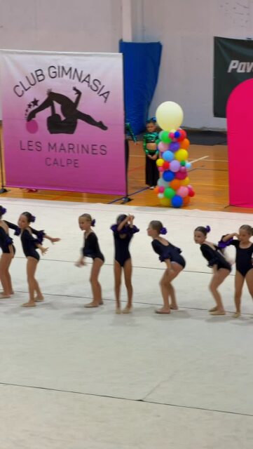 ✨ Música, llum, màgia… i molta gimnàstica rítmica.

El Club Gimnàsia Les Marines ha organitzat hui el seu Festival de Fi de Curs, una vesprada molt especial inspirada en Eurovisió, plena de talent, emoció i il·lusió sobre el tapís.

Enhorabona a totes les gimnastes, entrenadores i famílies per tot el treball i dedicació que fan possible espectacles com este. 💜🌟

——
✨ Música, luz, magia… y mucha gimnasia rítmica.

El Club Gimnasia Les Marines ha organizado hoy su Festival de Fin de Curso, una tarde muy especial inspirada en Eurovisión, llena de talento, emoción e ilusión sobre el tapiz.

Enhorabuena a todas las gimnastas, entrenadoras y familias por todo el trabajo y dedicación que hacen posible espectáculos como este. 💜🌟