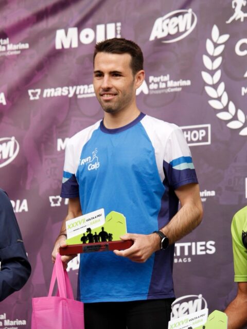 🏆💚 Enhorabuena a Fran López por proclamarse campeón absoluto del Circuit a Peu Marina Alta 2026.

Desde el Ayuntamiento de Calp queremos felicitarle por este extraordinario logro, fruto del esfuerzo, la constancia y la pasión por el atletismo. Un éxito que nos llena de orgullo y que lleva el nombre de Calp a lo más alto del deporte comarcal.

💚 También queremos dar las gracias a los muchos calpinos y calpinas que han participado a lo largo de esta edición del Circuit a Peu, representando a nuestro municipio con ilusión, compromiso y deportividad en cada prueba.

——
🏆💚 Enhorabona a Fran López per proclamar-se campió absolut del Circuit a Peu Marina Alta 2026.

Des de l’Ajuntament de Calp volem felicitar-lo per este extraordinari èxit, fruit de l’esforç, la constància i la passió per l’atletisme. Un triomf que ens ompli d’orgull i que porta el nom de Calp al més alt de l’esport comarcal.

💚 També volem donar les gràcies als molts calpins i calpines que han participat al llarg d’esta edició del Circuit a Peu, representant el nostre municipi amb il·lusió, compromís i esportivitat en cada prova.