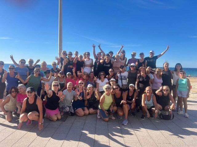 💃☀️ Última sesión de Zumba en las playas de Calp!
Mañana, jueves, ponemos punto y final a las sesiones de Zumba en nuestras playas. 🌊🎶
🙏 Gracias a todas las personas que habéis participado durante este verano y habéis llenado nuestras mañanas de energía, deporte y buen ambiente.
Pero… ¡esto no acaba aquí! 💪💚
📅 Volvemos el lunes 5 de octubre en la Pista Azul, con nuevas sesiones para seguir moviéndonos juntos.
👉 Mañana os contaremos todos los detalles.
¡Nos vemos! 💃🕺
⸻
💃☀️ Última sessió de Zumba a les platges de Calp!
Demà, dijous, posem punt final a les sessions de Zumba a les nostres platges. 🌊🎶
🙏 Gràcies a totes les persones que heu participat durant aquest estiu i heu omplit els nostres matins d’energia, esport i bon ambient.
Però… això no acaba ací! 💪💚
📅 Tornem dilluns 5 d’octubre a la Pista Blava, amb noves sessions per continuar movent-nos junts.
👉 Demà us contarem tots els detalls.
Ens veiem! 💃🕺