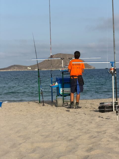 🎣🏆 Aarón Daniel Pérez Claudio, orgull calpí!
Aarón ha representat la Comunitat Valenciana al Campionat d’Espanya de Seleccions Autonòmiques de Mar Costa, aconseguint un gran 6é lloc i quedant-se molt a prop de la classificació per al Mundial.
👏 Enhorabona, Aarón! A continuar creixent i gaudint de la pesca esportiva.
—
🎣🏆 ¡Aarón Daniel Pérez Claudio, orgullo calpino!
Aarón ha representado a la Comunitat Valenciana en el Campeonato de España de Selecciones Autonómicas de Mar Costa, logrando un gran 6.º puesto y quedándose muy cerca de la clasificación para el Mundial.
👏 ¡Enhorabuena, Aarón! A seguir creciendo y disfrutando de la pesca deportiva.
#EsportsCalp #Calp #PescaEsportiva #PescaDeportiva #Surfcasting