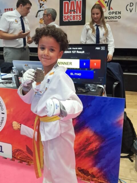 🥋🏆 ¡Excelentes resultados de la Escuela Taekwondo Founti Calp, adherida al Club La Safor, en el Open Internacional de la Comunitat Valenciana! 💪

Este fin de semana, sus deportistas han conseguido dos grandes resultados:

🥇 Iyad El Founti, medalla de oro.
🥉 Rinad El Founti, medalla de bronce.

¡Enhorabuena a ambos por su esfuerzo, dedicación y gran trabajo! 👏 Seguimos creciendo y llevando el nombre de Calp a lo más alto.

———
🥋🏆 Excel·lents resultats de l’Escola Taekwondo Founti Calp, adherida al Club La Safor, en l’Open Internacional de la Comunitat Valenciana! 💪

Este cap de setmana, els seus esportistes han aconseguit dos grans resultats:

🥇 Iyad El Founti, medalla d’or.
🥉 Rinad El Founti, medalla de bronze.

Enhorabona als dos pel seu esforç, dedicació i gran treball! 👏 Continuem creixent i portant el nom de Calp ben amunt.